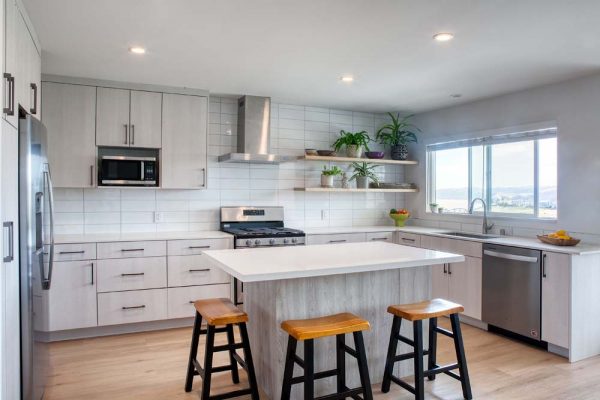 Bell Kitchen – Featuring Bellmont cabinetry in Pearl Laminate, Countertops in quartz