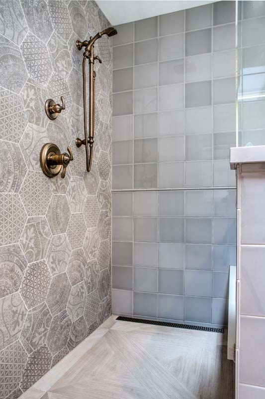 Tommy Bath – Featuring Adex square tile